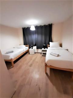 Spacious 4 bed House - Stevenage - Chesfield - 8