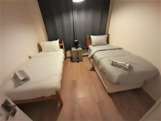 Spacious 4 bed House - Stevenage - Chesfield - 2