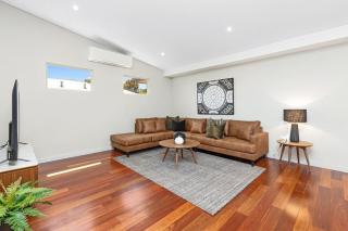 Sasha's Cottage on the Hill BBQ & Entertainment - 1