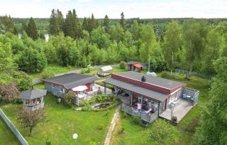 3 Bedroom Beautiful Home In Umeå - Umeå - 0