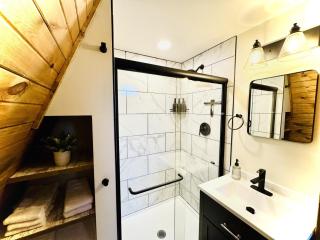 The Linkin, a cozy mountain cabin with King Bed - Ironton - 2