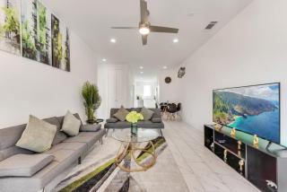 Cityscape 2BR I Parking I King Bed I Workspace - Dallas - 0