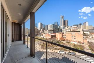 Cityscape 2BR I Parking I King Bed I Workspace - Dallas - 6