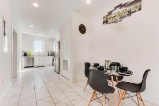 Cityscape 2BR I Parking I King Bed I Workspace - Dallas - 4