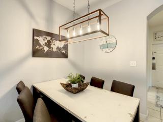 Luxury Townhome Near Disney w/ Resort Amenities - Orlando - 2