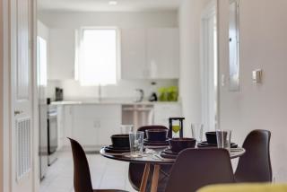 Metro Sky 2BR I Parking I King Bed I Workspace - Dallas - 8