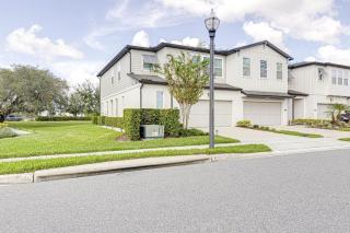 New and modern home, sleeps 10 in great location - 7