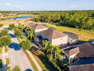 Huge deck area, private conservation views, 5 beds - 5