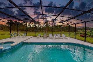 Huge deck area, private conservation views, 5 beds - 2