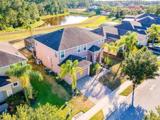 Huge deck area, private conservation views, 5 beds - 1