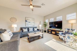 Beautiful And Peaceful 5 Bedroom Home, Private Pool - 0