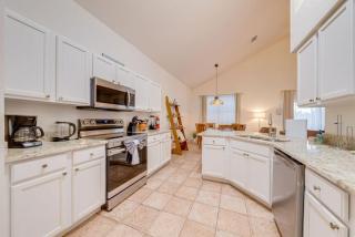 Beautiful Lake View Pool House Brand new Hot Tub - 7