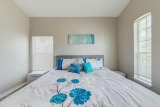 Open plan pool home sleeps 12 - 4