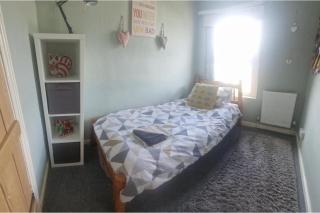 3BR-Sleeps6-PetsOK-Off road parking-Garden - Kidwelly - 8