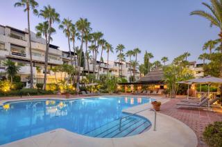 Elegant 3- Bedroom Apartment in Puente Romano - Marbella - 6