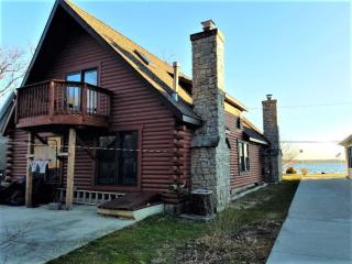 496 Bass Lake Retreat sleeps 22 - Knox - 0