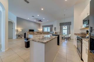 5 bed home on gated Solterra resort - 8