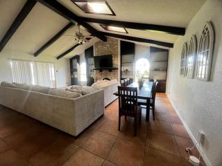 Charming Room in Beautiful Spanish Villa - San Antonio - 7