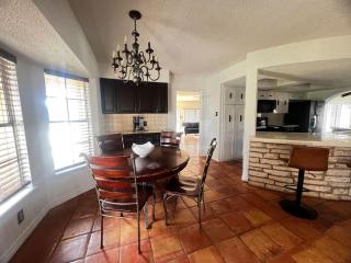 Charming Room in Beautiful Spanish Villa - San Antonio - 4