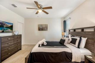 5 Bed ,South facing pool home, great amenities. - 3