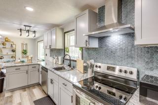 Near Lakes and Golfing Spacious Loganville Home! - Loganville - 1