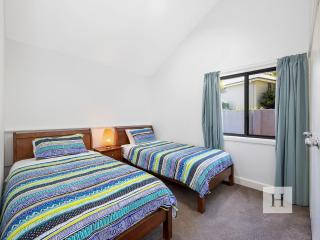 Lakeshores Villa - Cams Wharf - 1