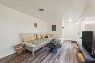 Modern & Cozy Retreat by Barcle - Austin - 9