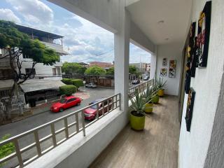 Moderna habitación privada, total comodidad - Cali - 7
