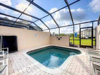 Mickey's Play House: Family Fun & Comfort - 7