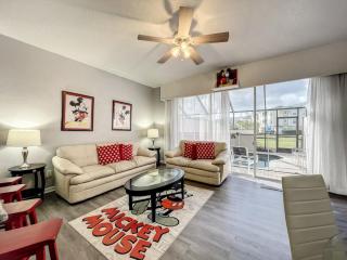 Mickey's Play House: Family Fun & Comfort - 4