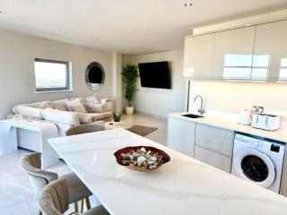 Cardiff Skyline Penthouse Apartment Free Parking Sleeps 8 - 0