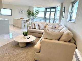 Cardiff Skyline Penthouse Apartment Free Parking Sleeps 8 - 9