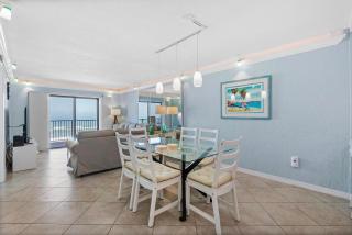 313 - Dazzling Oceanfront 2/2 - 5