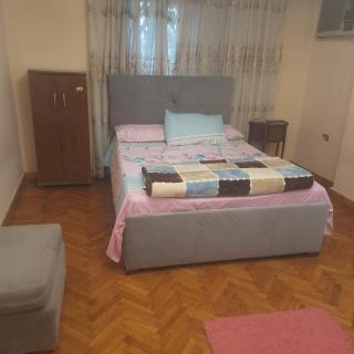 Fully Equipped ,3 BR ,centrally located flat in Mohandsseen - Il Cairo - 1