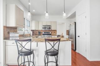Luxury 6BR Home with GameRoom Near Gas S Arena - Lawrenceville - 4
