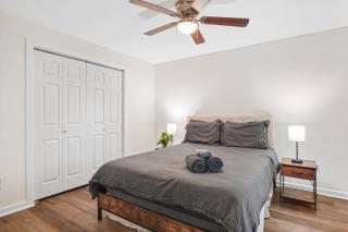 Luxury 6BR Home with GameRoom Near Gas S Arena - Lawrenceville - 3