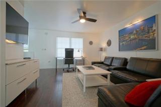 City Cottage with Yard, Sleeps 8 - 3