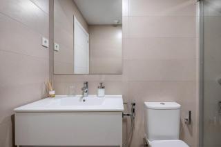 Your Sunny Retreat! Modern apt steps to the beach - Málaga - 5