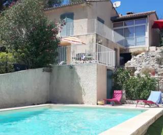 Maison provençale Piscine calme et soleil Très proche d'un arrêt de bus - Villeneuve-lès-Avignon - 0