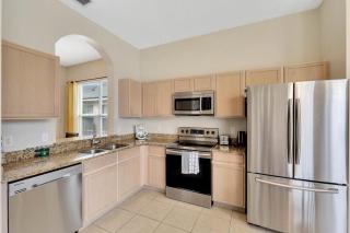 904 Lockbreeze Drive Davenpor 4 Beds - 2