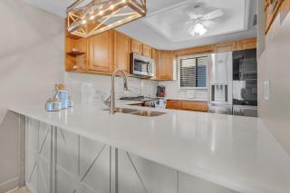 Bayfront 2BR w/ Bay View & Balcony - Fort Myers Beach - 8