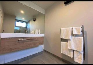 3 Bedrooms Modern, Spacious Stackbrae Home - Wanaka - 2