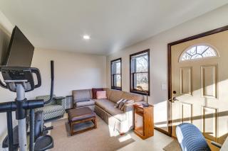 Covered Porch and Grill 1-Acre Property in Bristow! - - 7