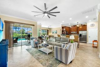 Villa Cecilia - Great outdoor living area! Gulf-access home with heated pool & spa - SWFL Rentals - 8
