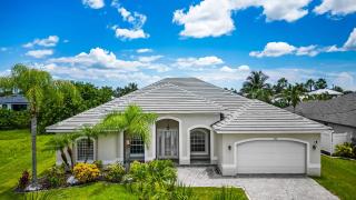 Villa Cecilia - Great outdoor living area! Gulf-access home with heated pool & spa - SWFL Rentals - 7