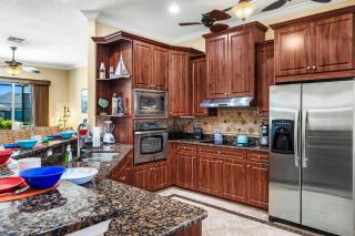 Villa Cecilia - Great outdoor living area! Gulf-access home with heated pool & spa - SWFL Rentals - 5