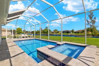 Brand new 4-bedroom electric-heated pool home on canal - Villa Cape Vida - Cape Coral - 0