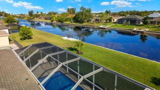 Brand new 4-bedroom electric-heated pool home on canal - Villa Cape Vida - Cape Coral - 8