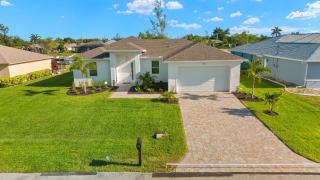 Villa Cape Vida - Brand new 4-bedroom electric-heated pool home on canal - SWFL Rentals - 6