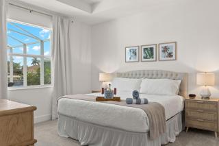 Brand new 4-bedroom electric-heated pool home on canal - Villa Cape Vida - Cape Coral - 1